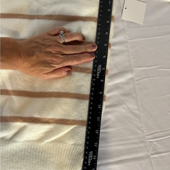 ePretty Pullover Sweater Round Neck Pullover Sweater Size XL New With Tags. NWT - Picture 8 of 8